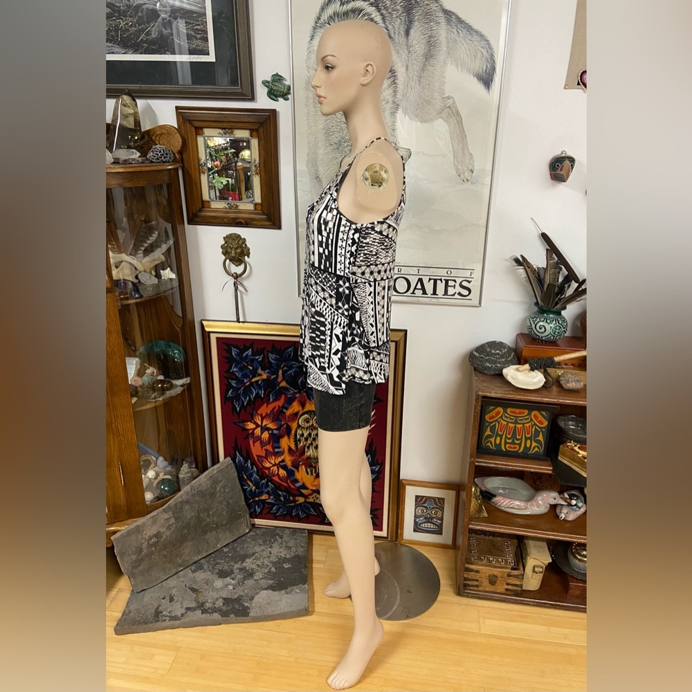 Funky Contrasting Patterned Tank Top - Picture 7 of 14